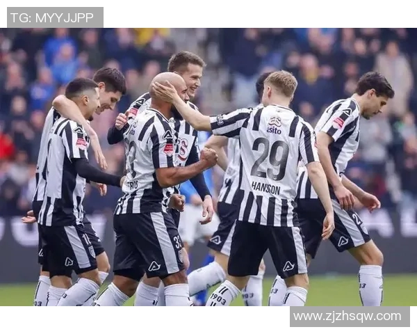 乌德勒与特温特的激烈对决揭示荷甲联赛新格局与球队未来发展潜力 乌德勒与特温特的激烈对决揭示荷甲联赛新格局与球队未来发展潜力