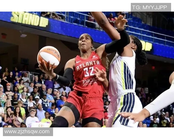 亚特兰大梦想队与风暴队的激烈对决展现篮球魅力与团队精神