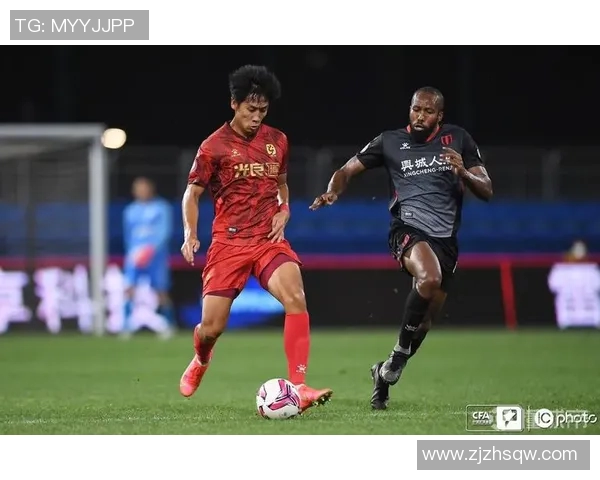 深圳足球队以59分领跑联赛积分榜展现强劲实力和夺冠希望